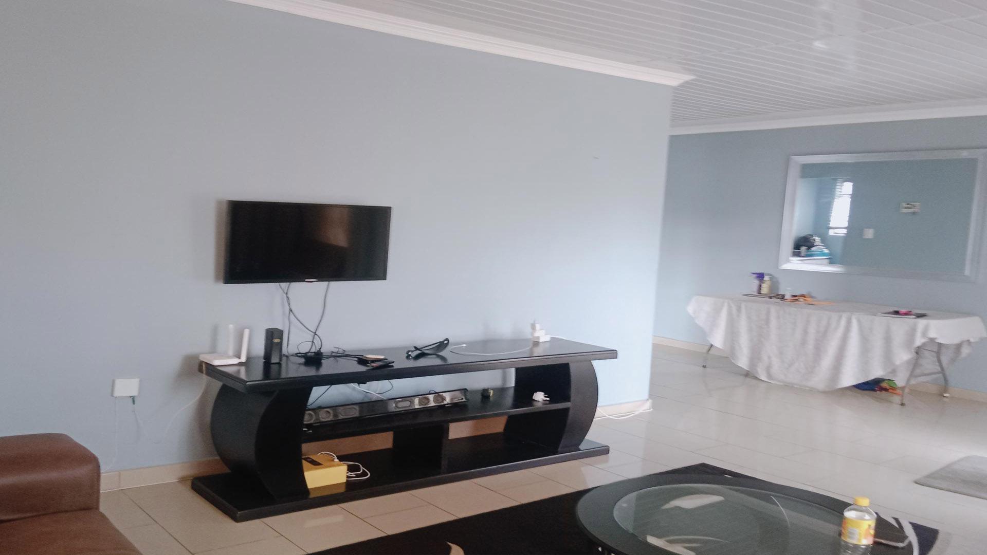 Lounges of property in Lovu