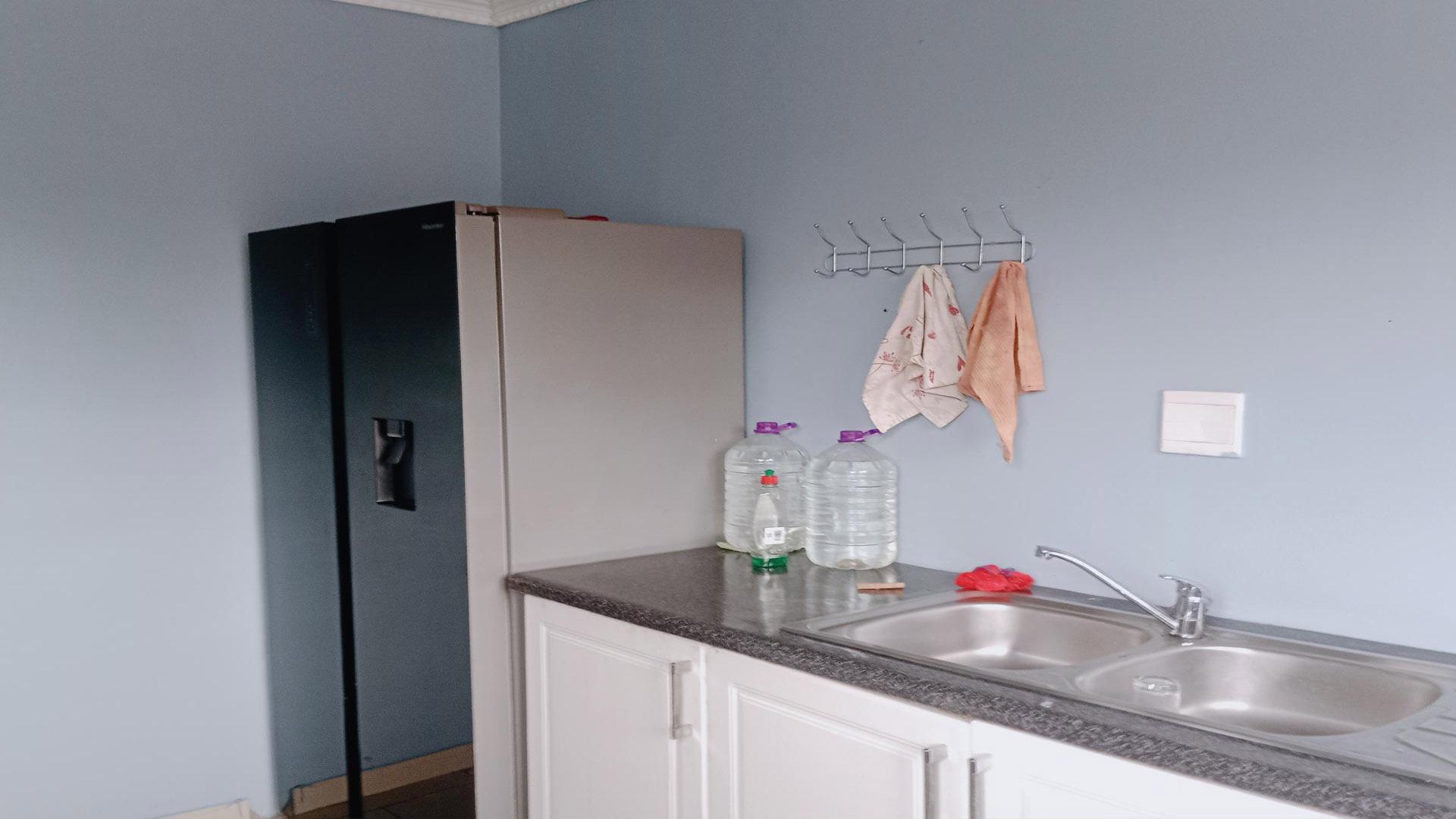 Kitchen of property in Lovu