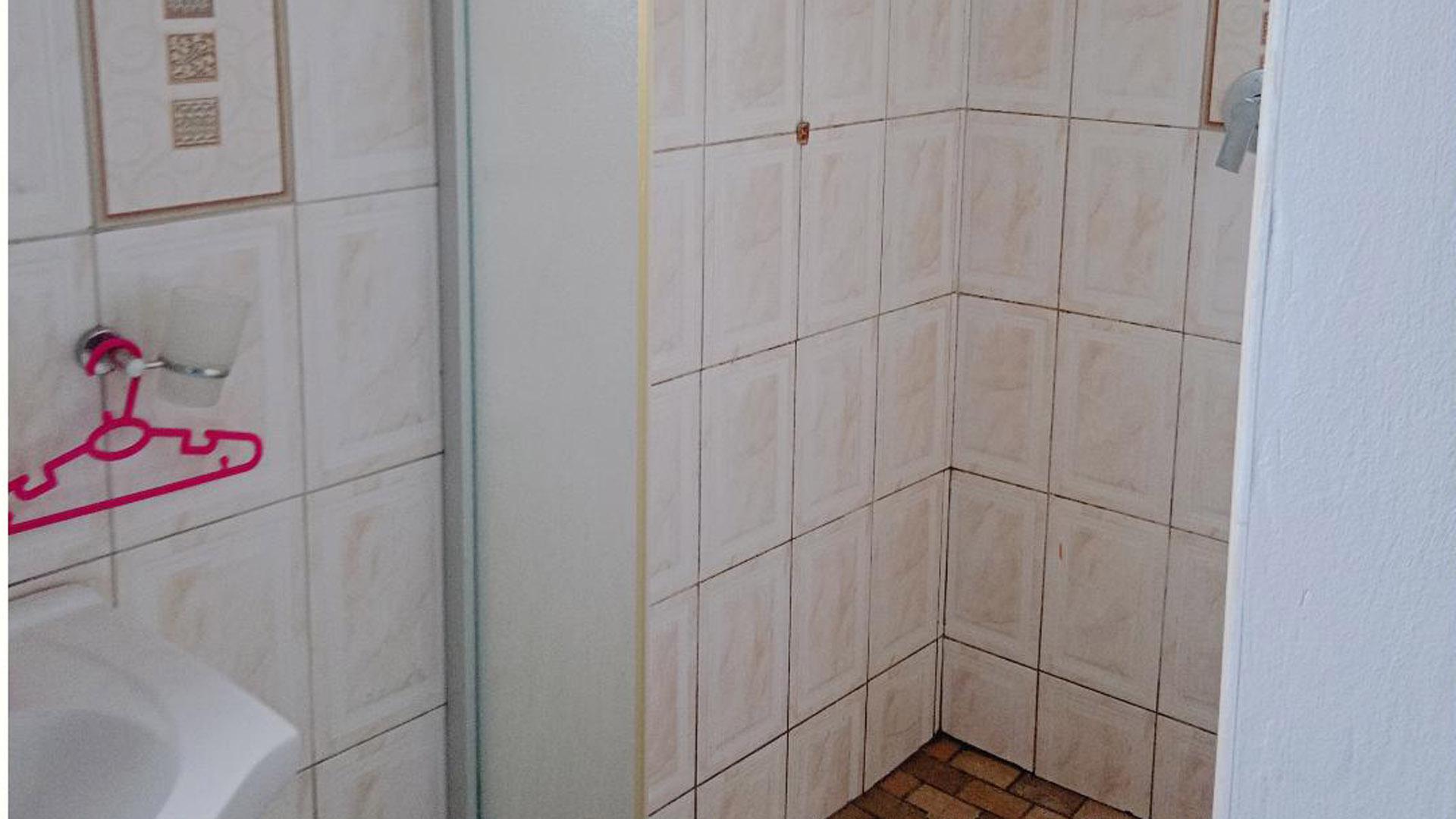 Bathroom 1 of property in Lovu