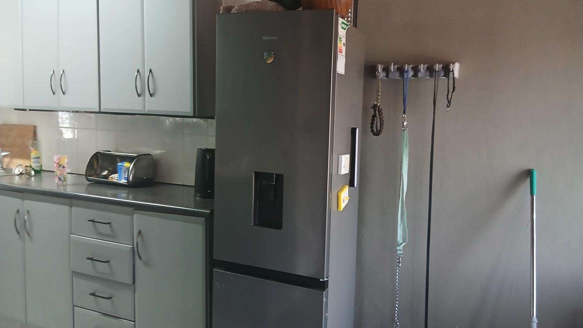 Kitchen of property in Cleland