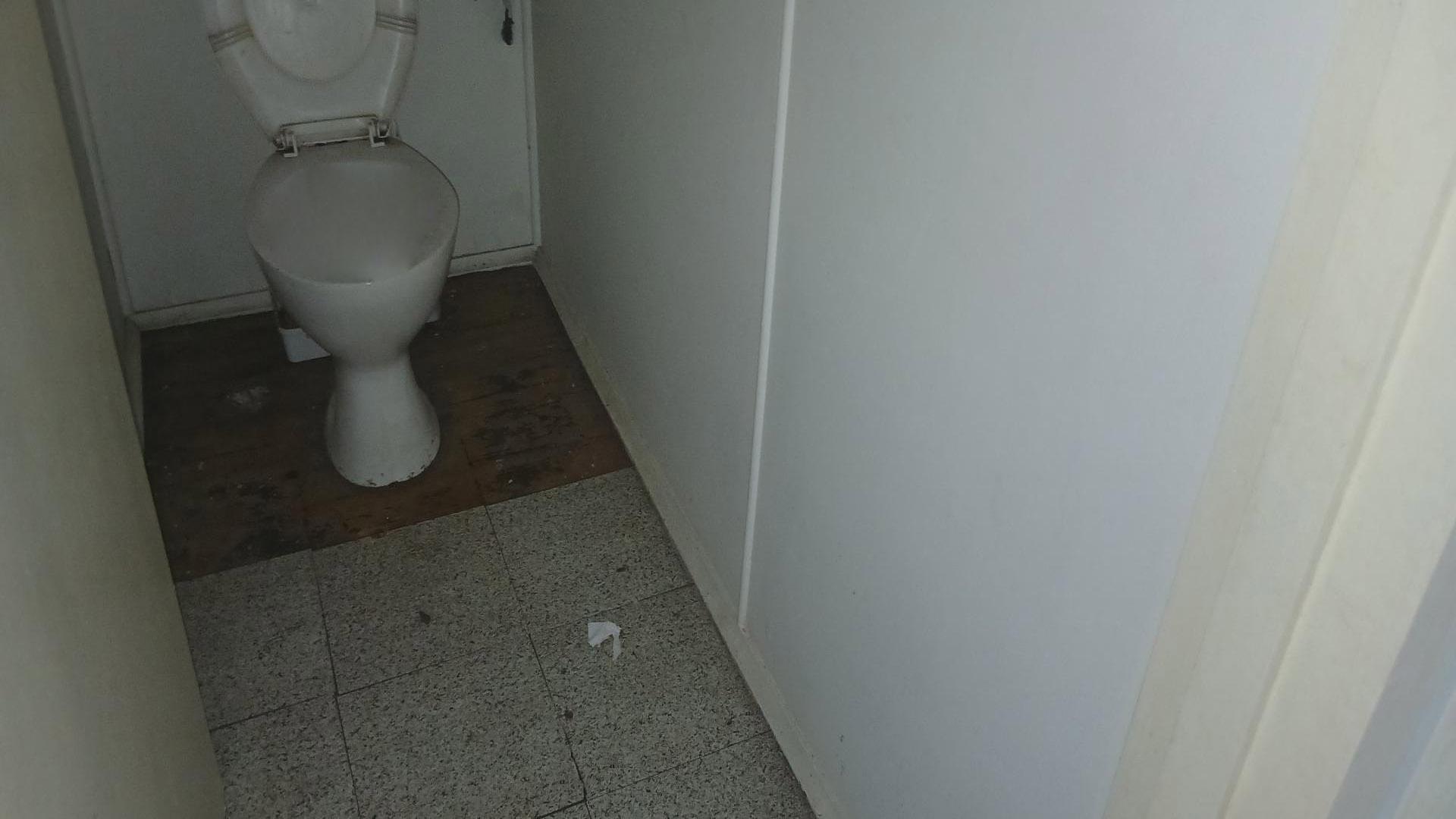 Bathroom 1 of property in Cleland