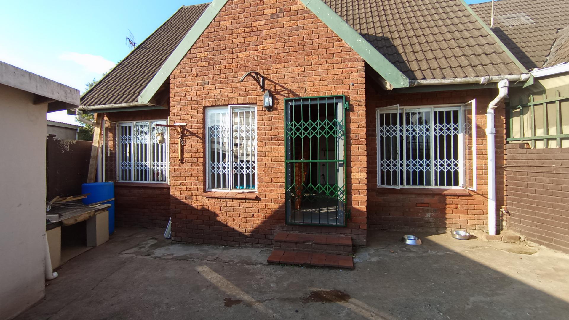 Front View of property in Cleland