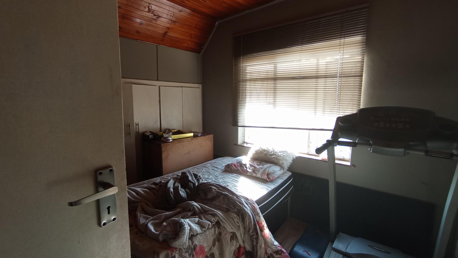 Bed Room 3 - 97 square meters of property in Cleland