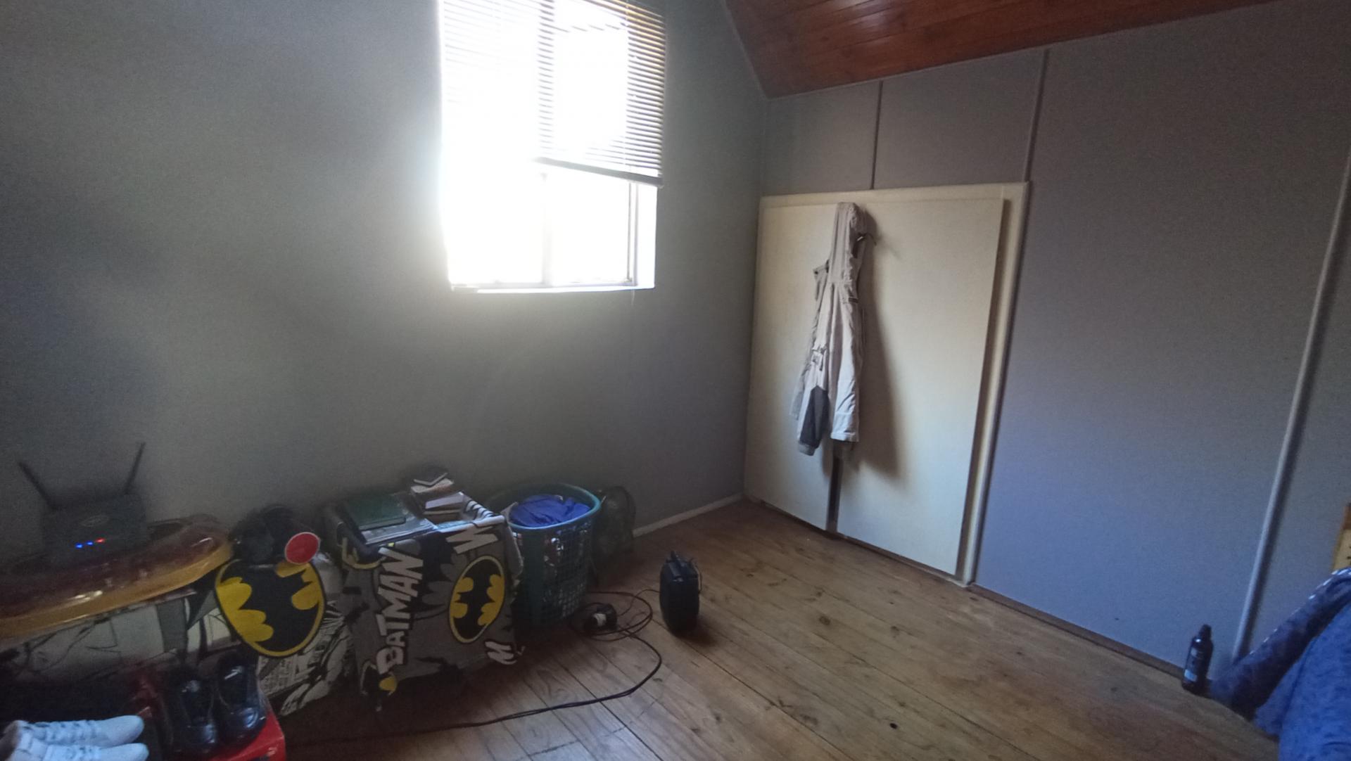 Bed Room 2 - 101 square meters of property in Cleland