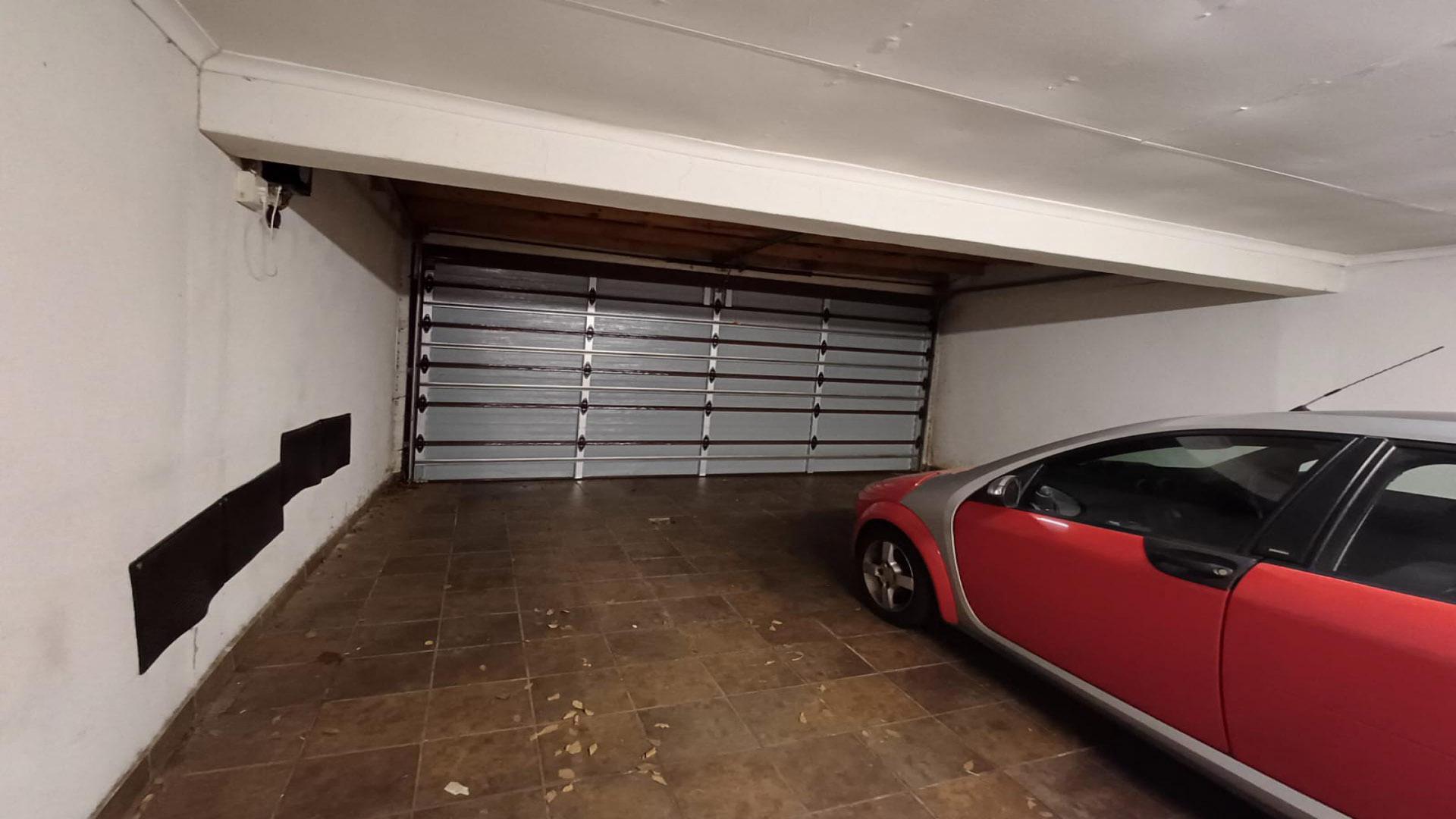 Garage of property in Oakdene