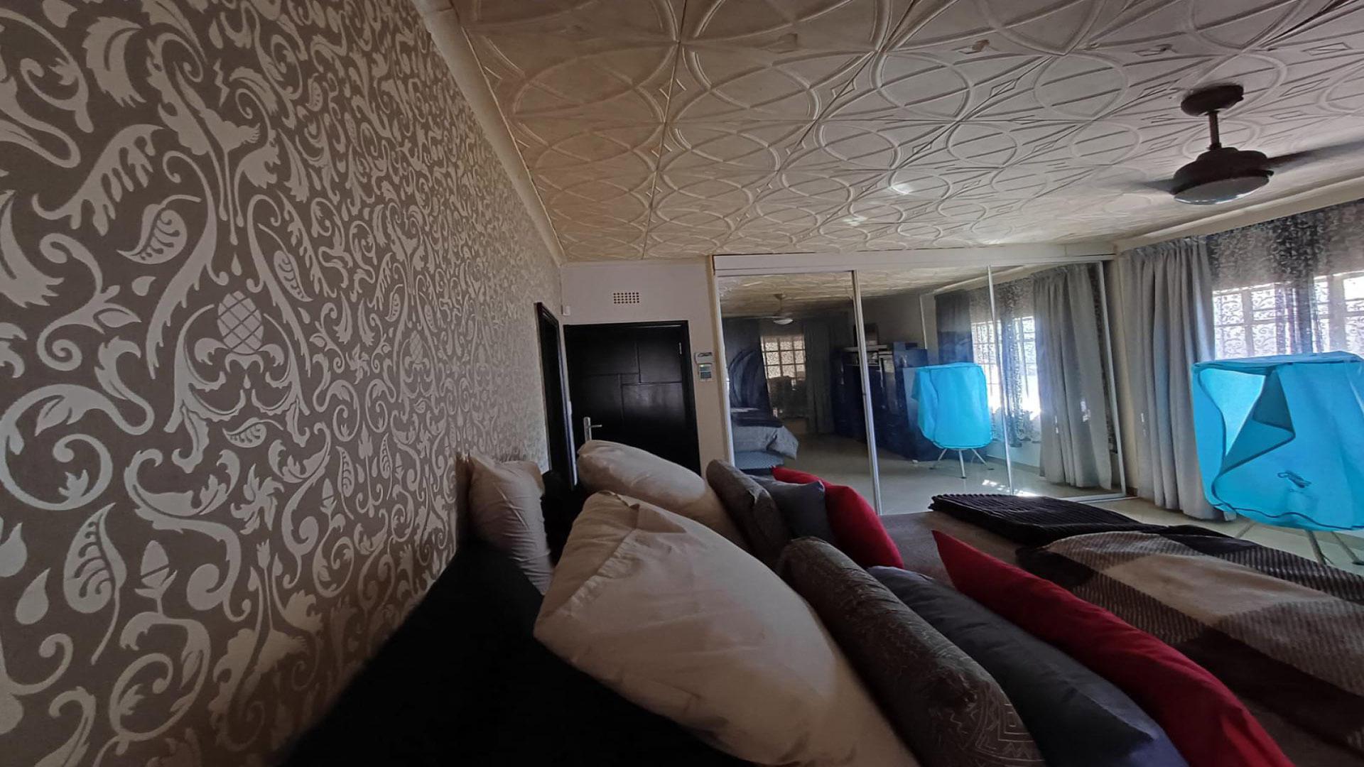 Bed Room 3 of property in Oakdene