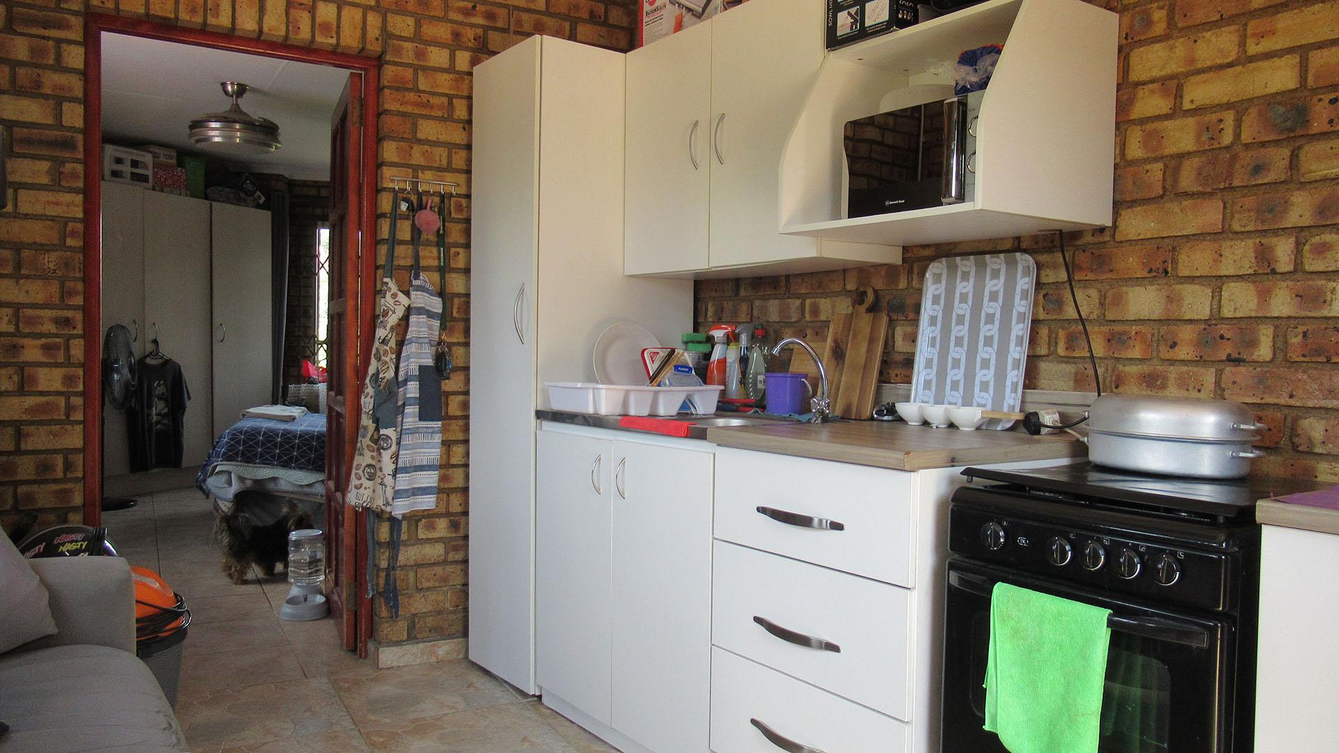 Kitchen - 27 square meters of property in Oakdene