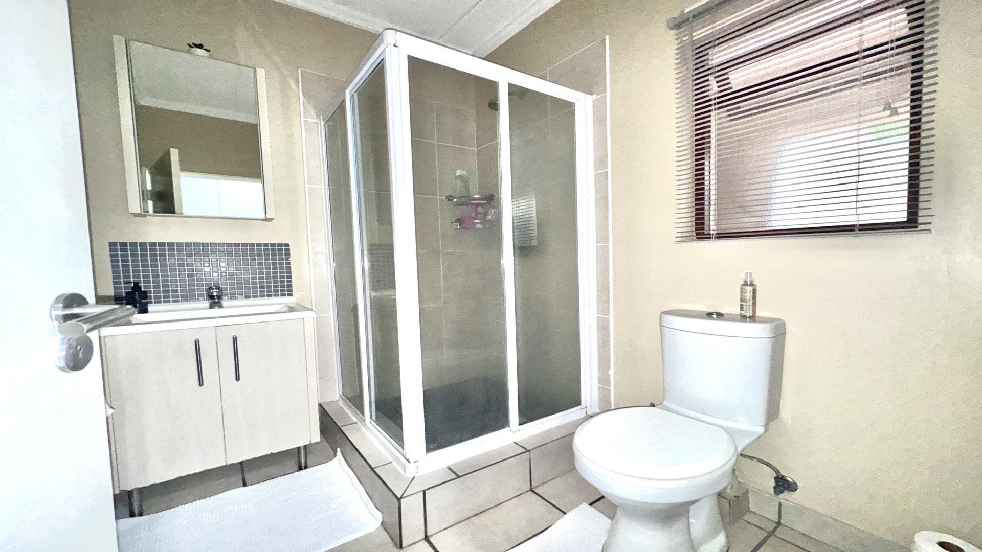 Bathroom 1 of property in Beverley