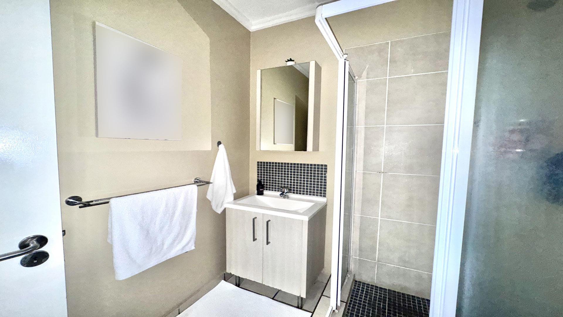 Bathroom 1 of property in Beverley