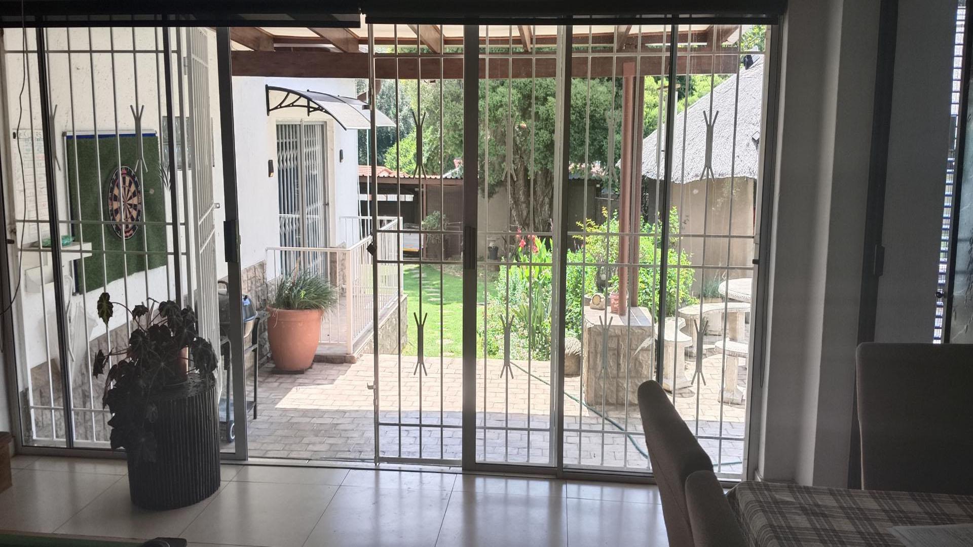 Dining Room of property in Randpark