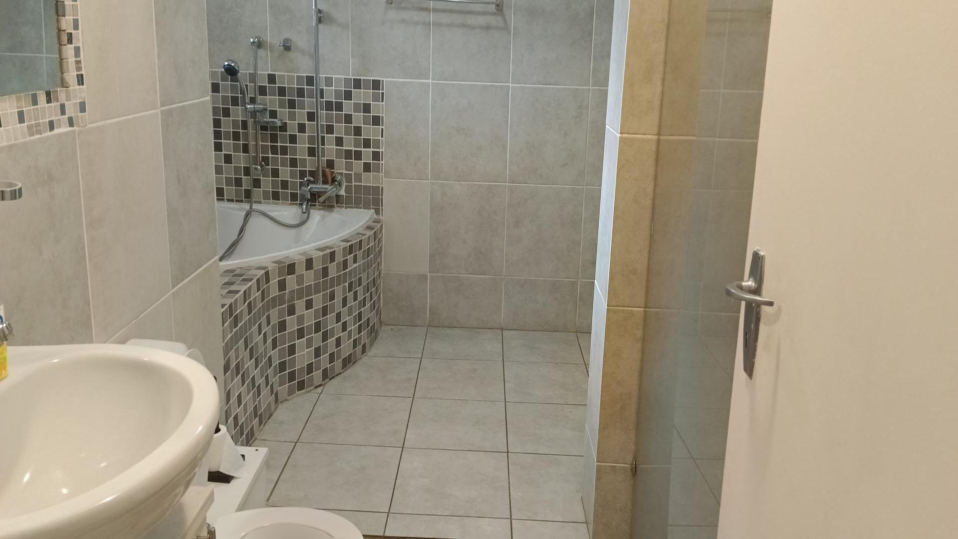 Bathroom 1 of property in Randpark