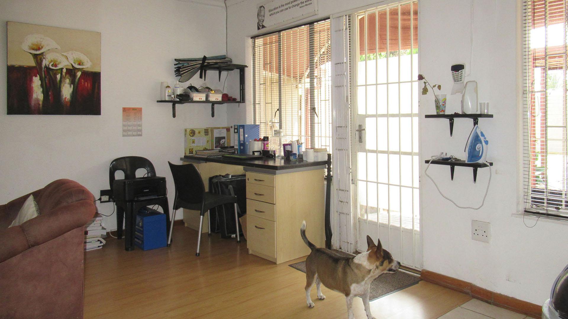 Lounges - 70 square meters of property in Randpark