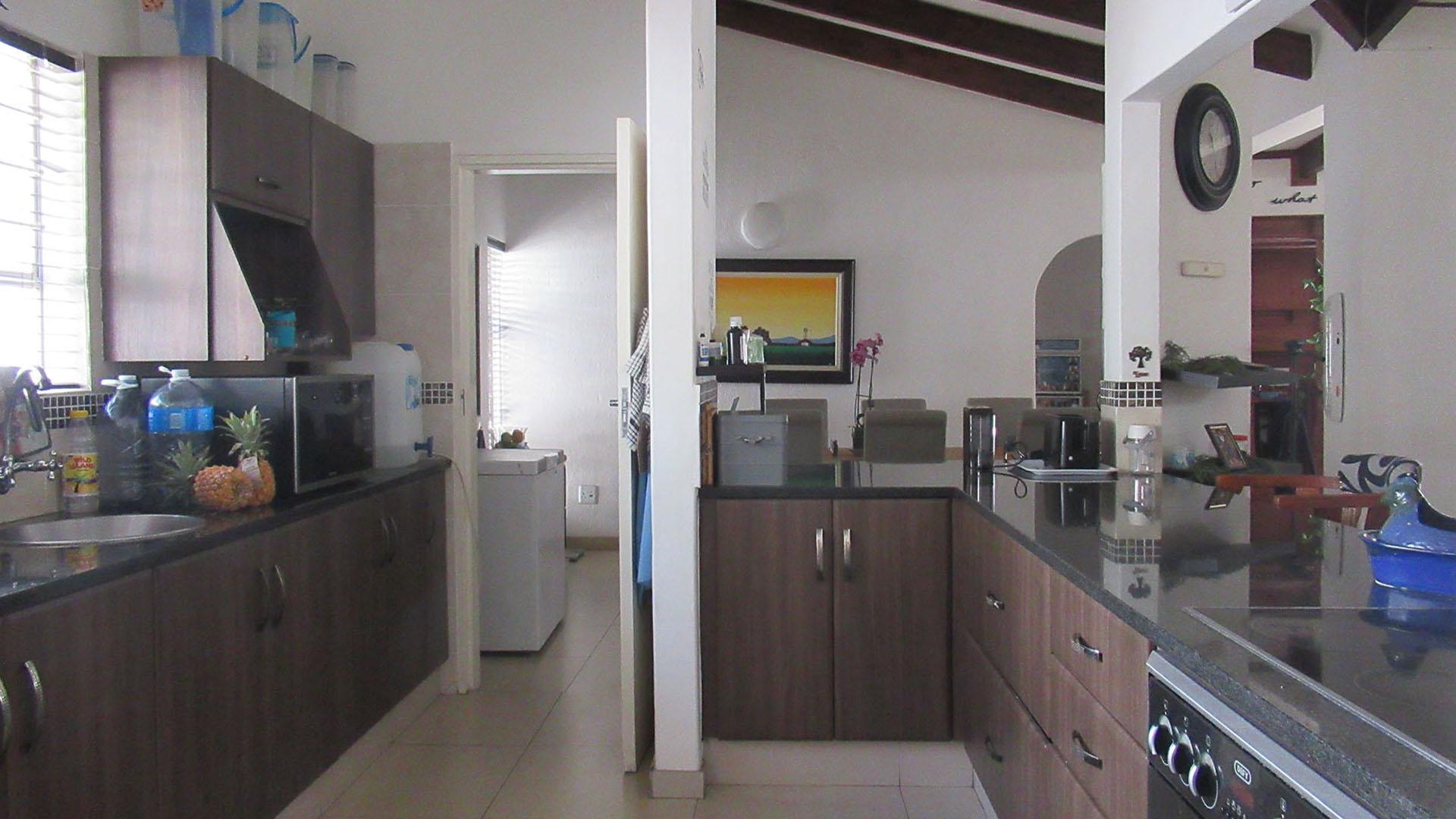 Kitchen - 27 square meters of property in Randpark