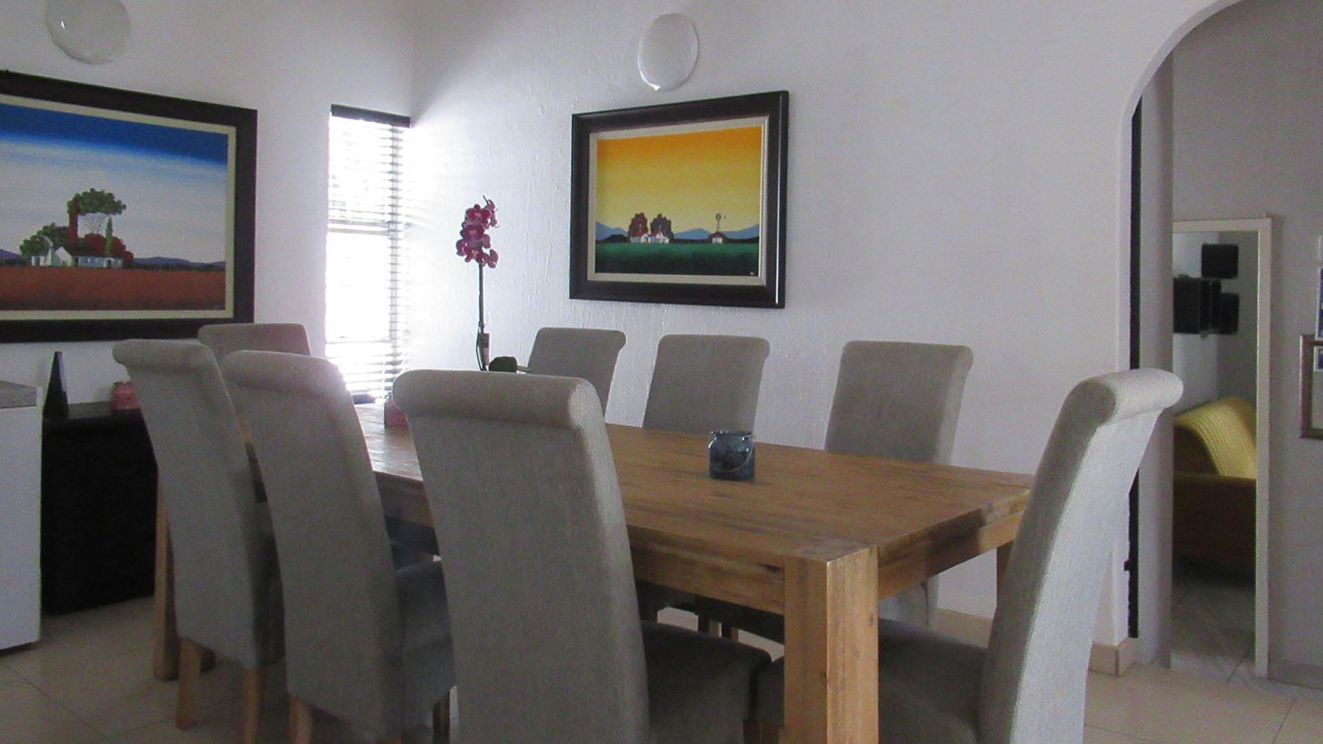 Dining Room - 15 square meters of property in Randpark