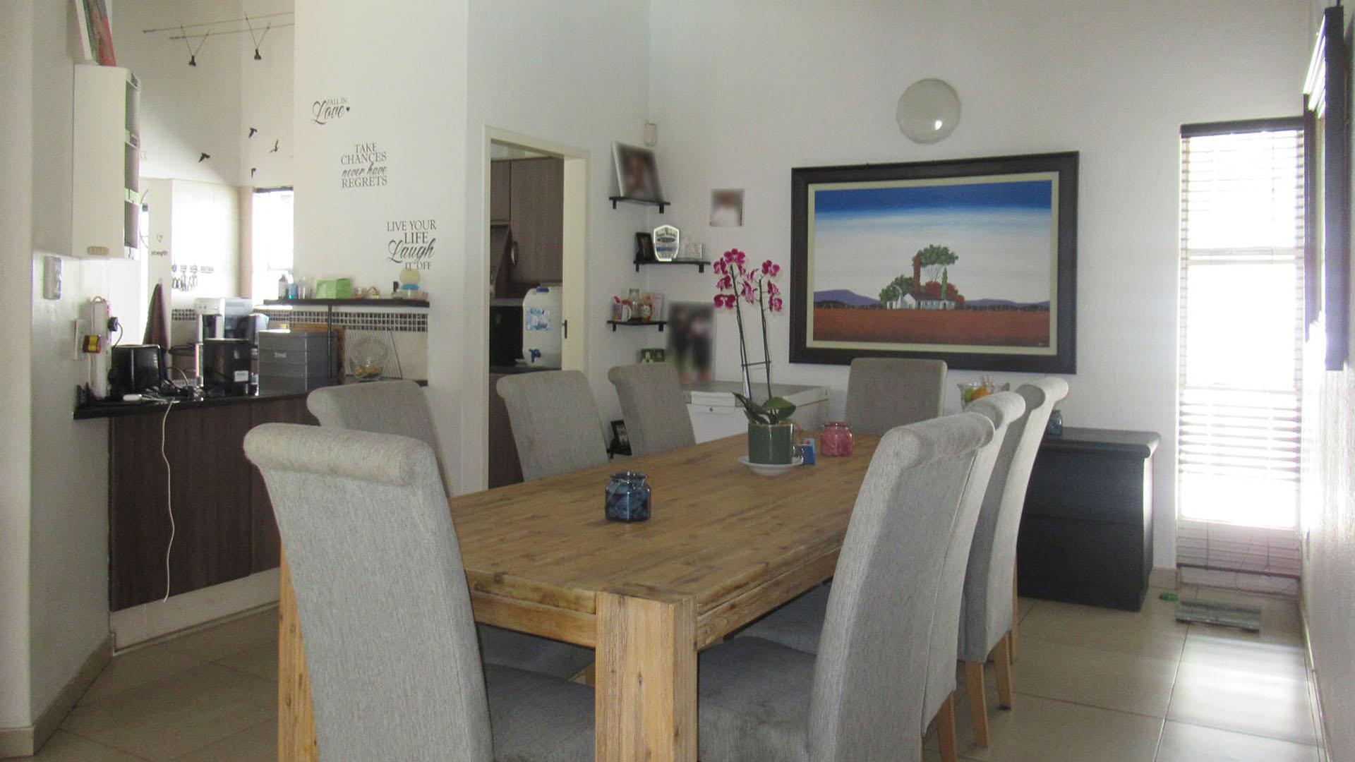 Dining Room - 15 square meters of property in Randpark