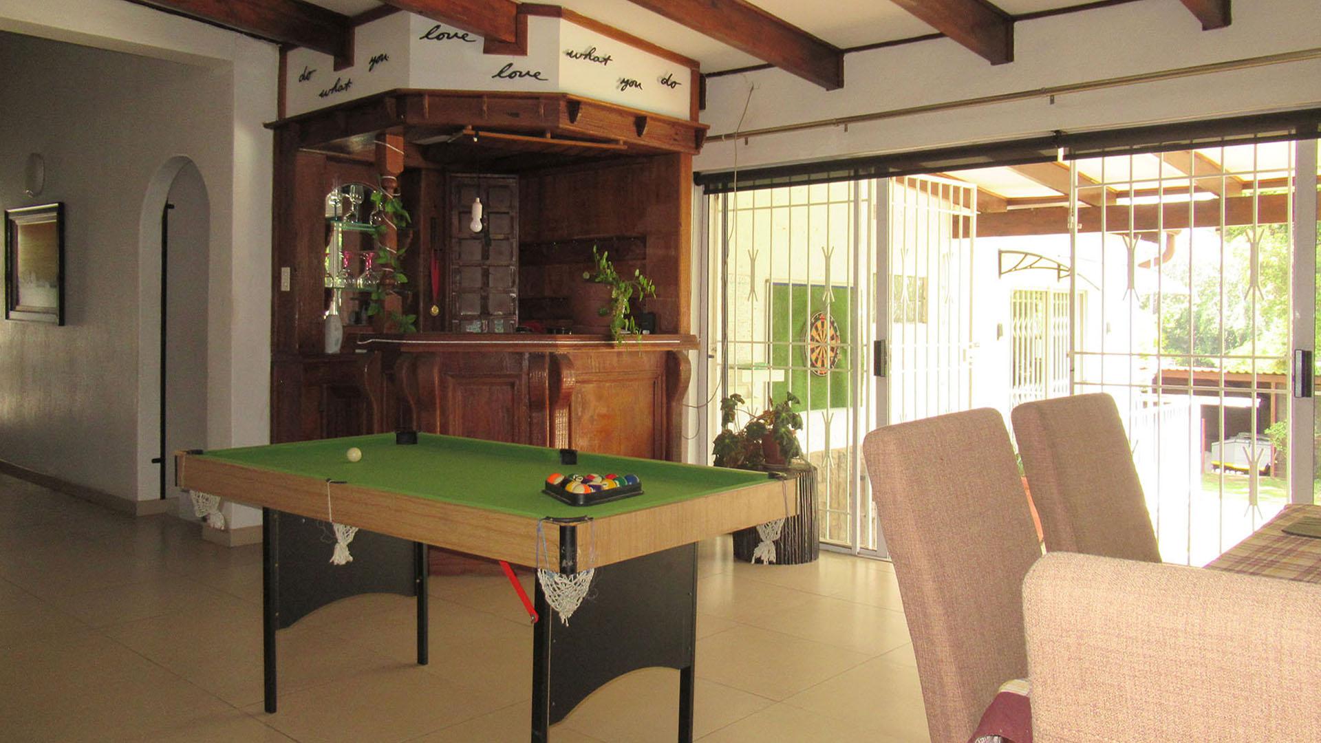 Lounges - 70 square meters of property in Randpark