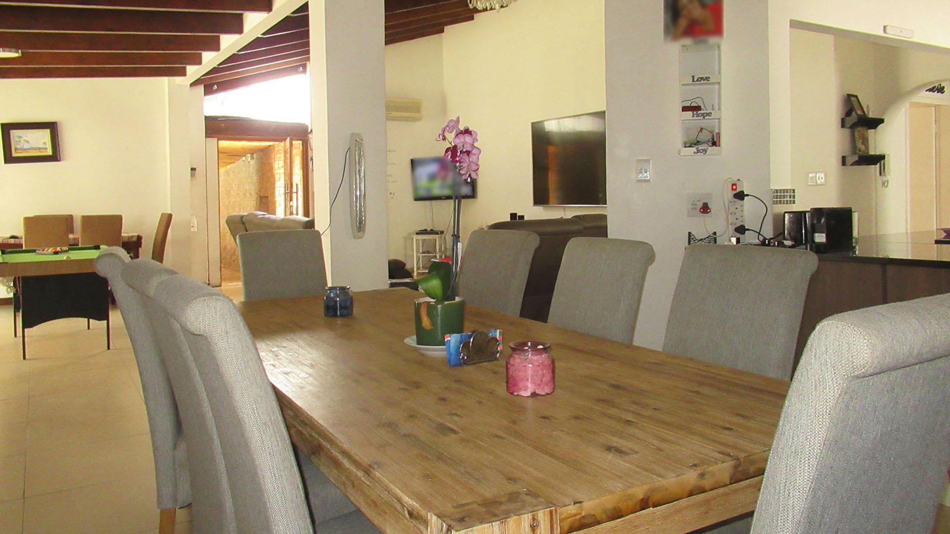 Dining Room - 15 square meters of property in Randpark