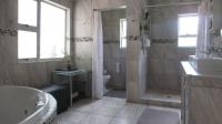 Main Bathroom - 15 square meters of property in Randpark