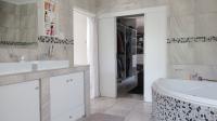 Main Bathroom - 15 square meters of property in Randpark