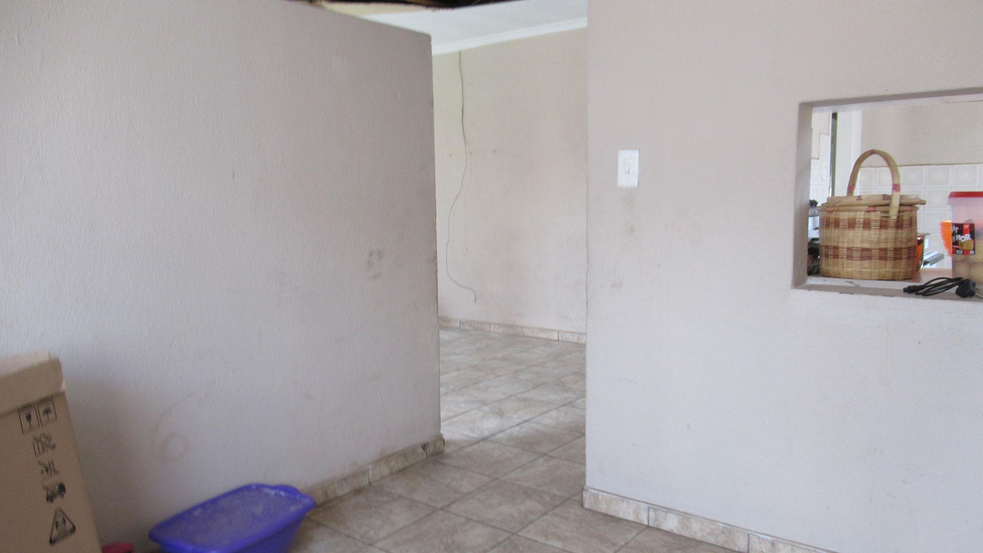 Dining Room - 12 square meters of property in Lenasia South