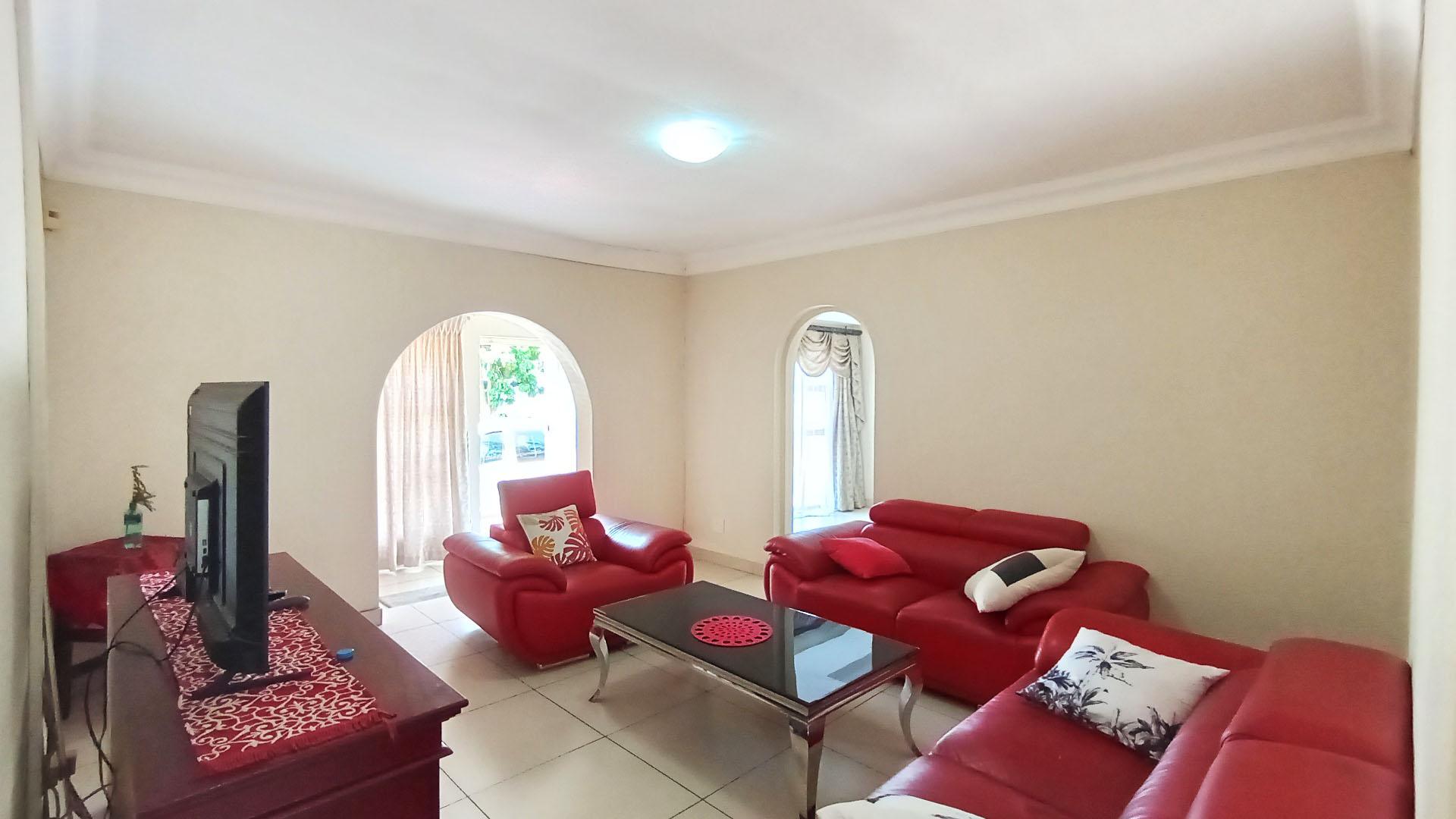 Lounges - 21 square meters of property in New Germany 