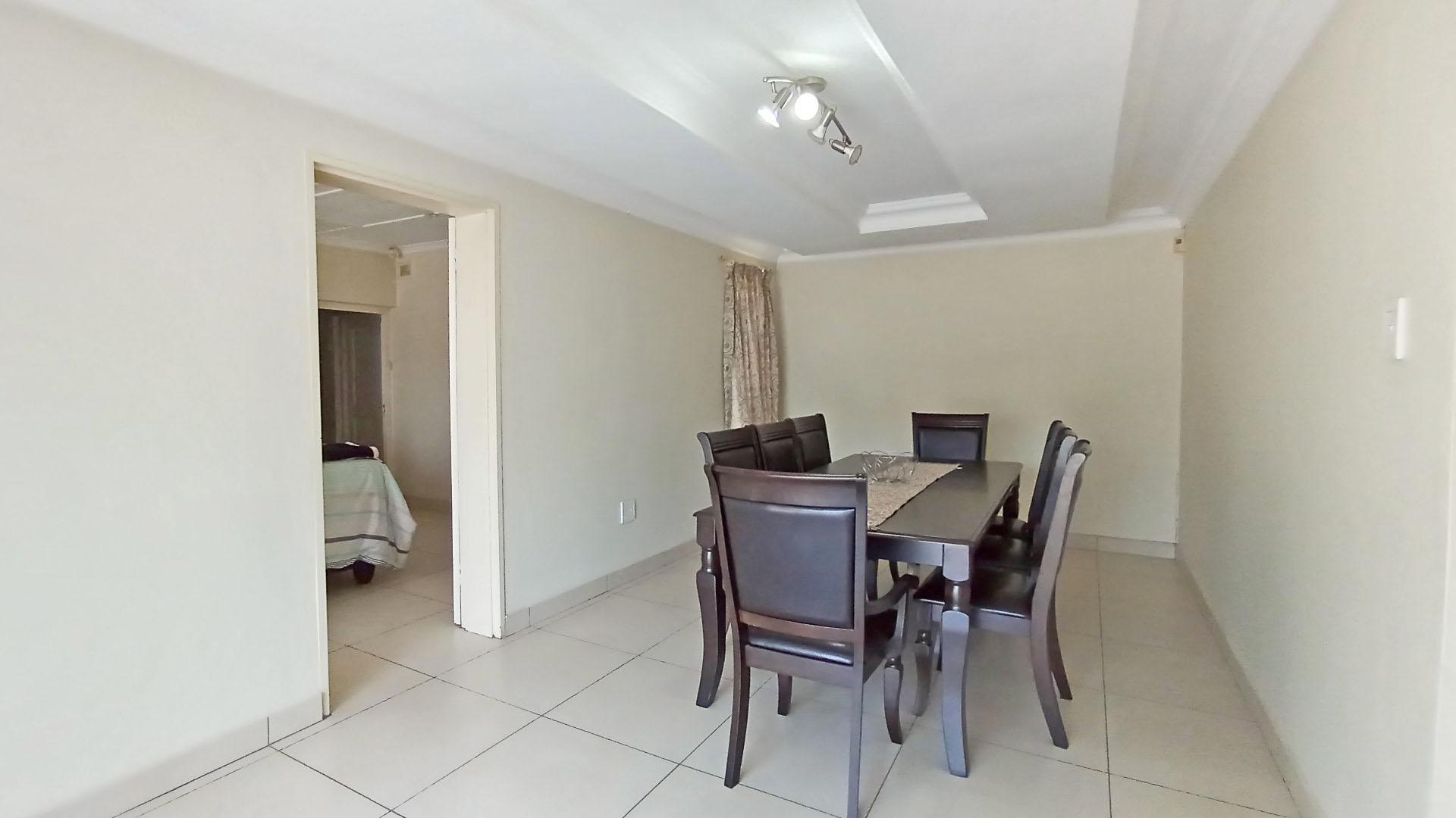 Dining Room - 36 square meters of property in New Germany 