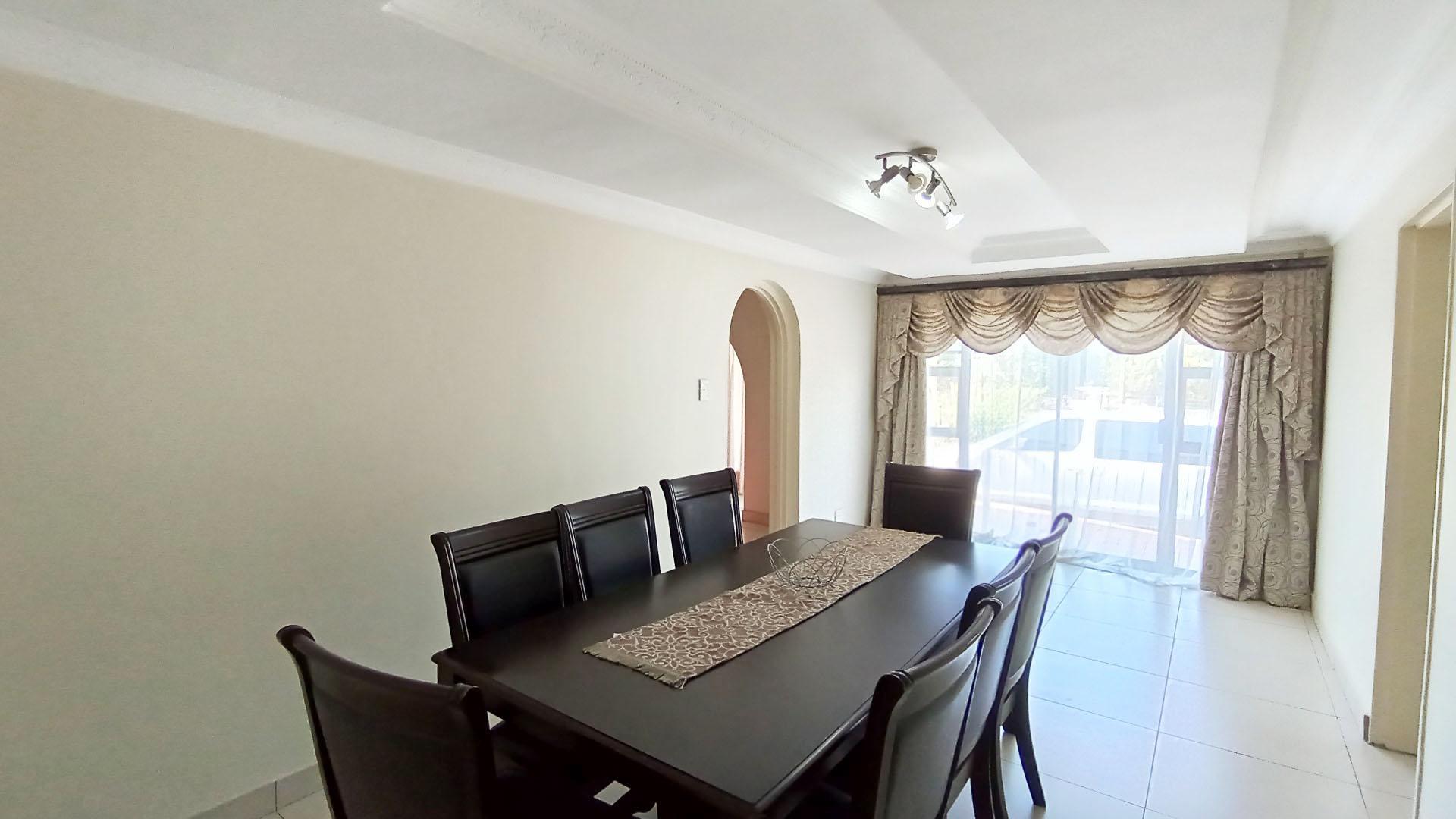 Dining Room - 36 square meters of property in New Germany 