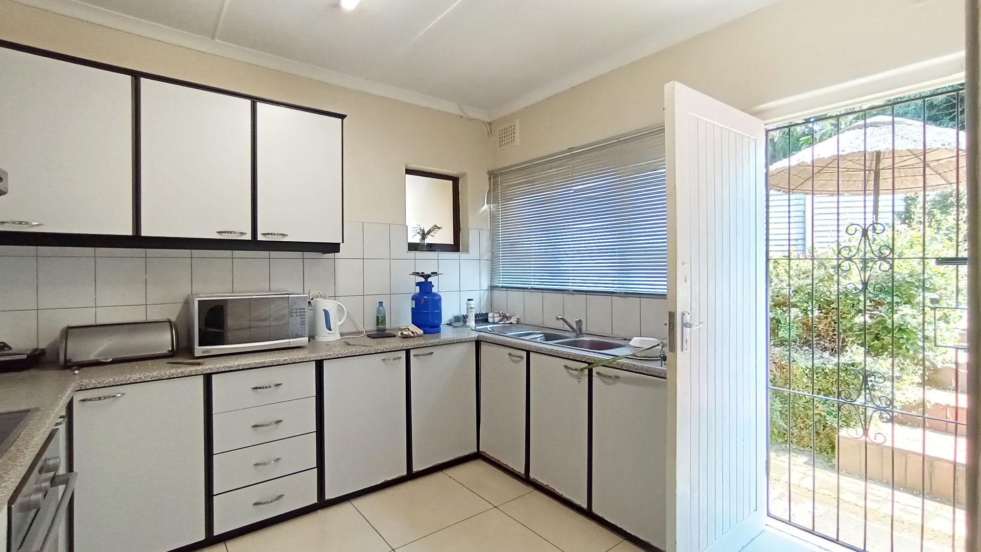 Kitchen - 11 square meters of property in New Germany 