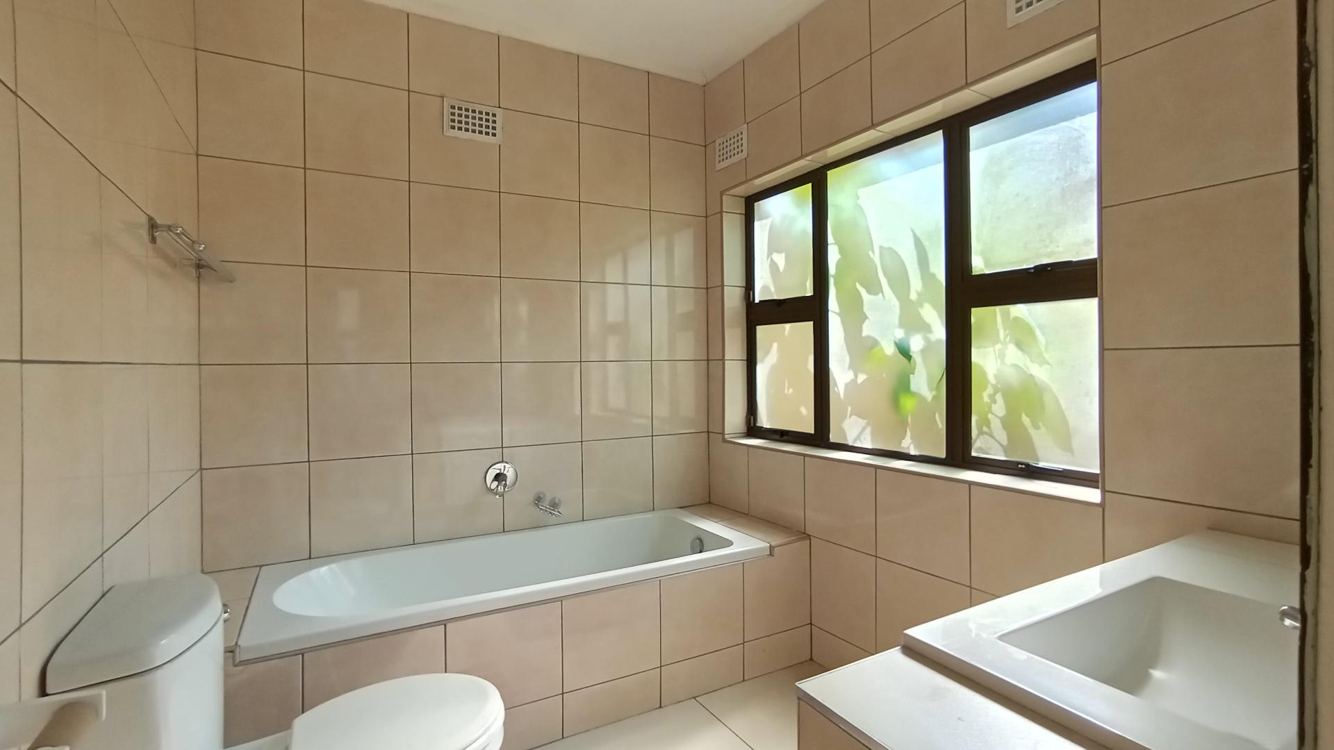Main Bathroom - 6 square meters of property in New Germany 