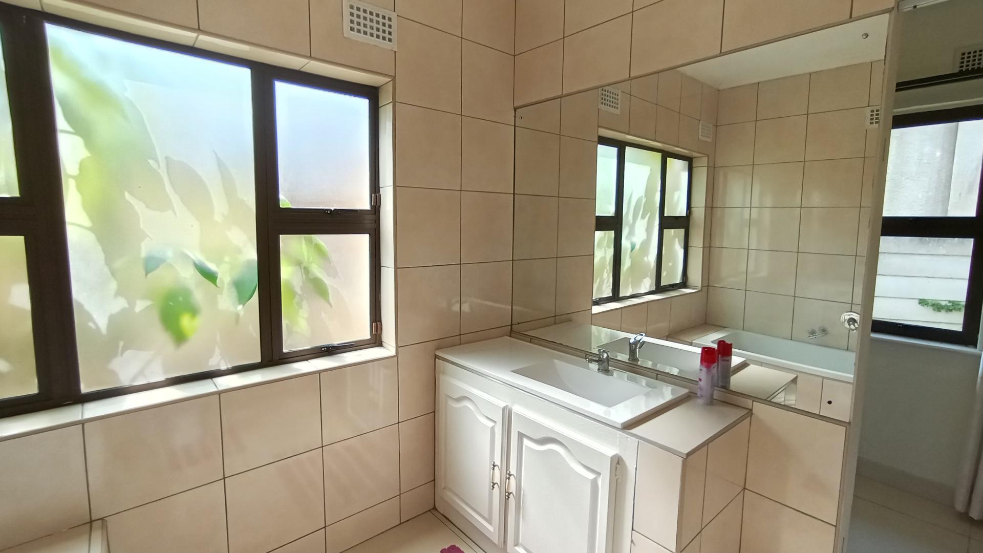 Main Bathroom - 6 square meters of property in New Germany 