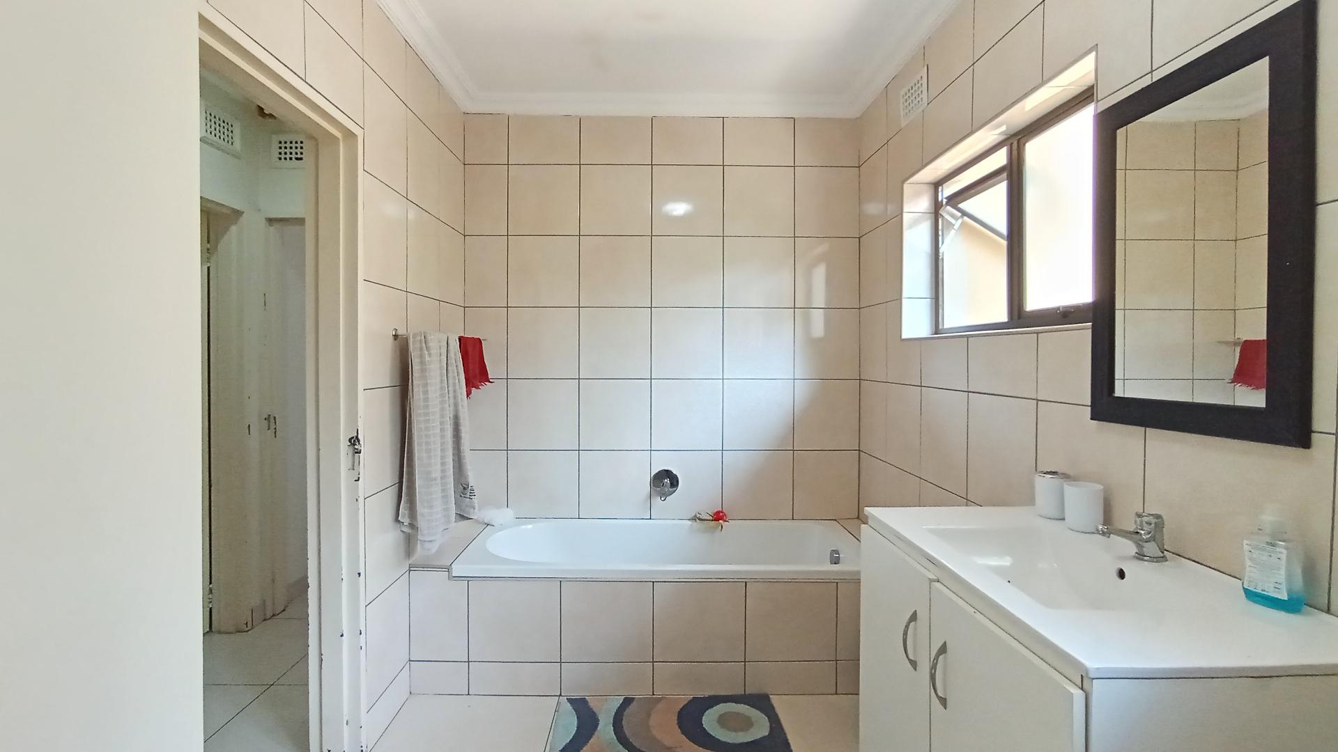 Bathroom 1 - 9 square meters of property in New Germany 