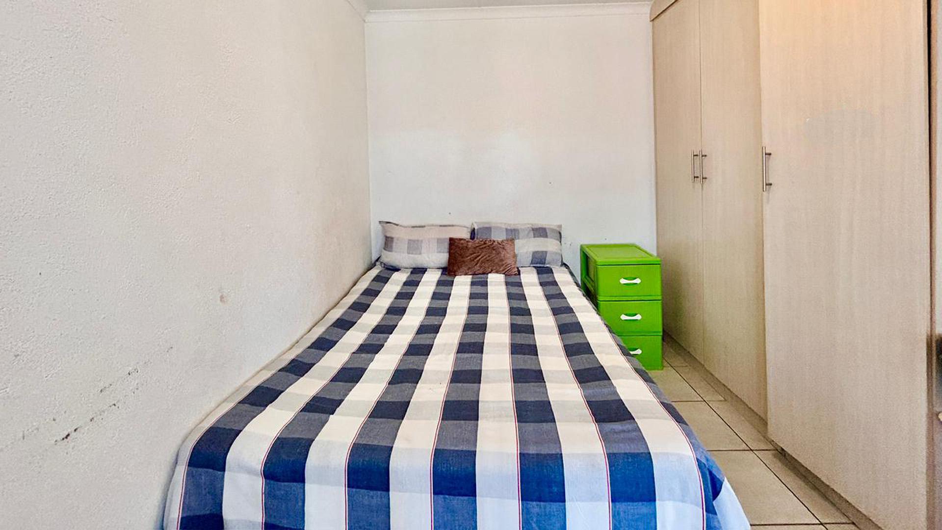 Bed Room 2 of property in Heatherview