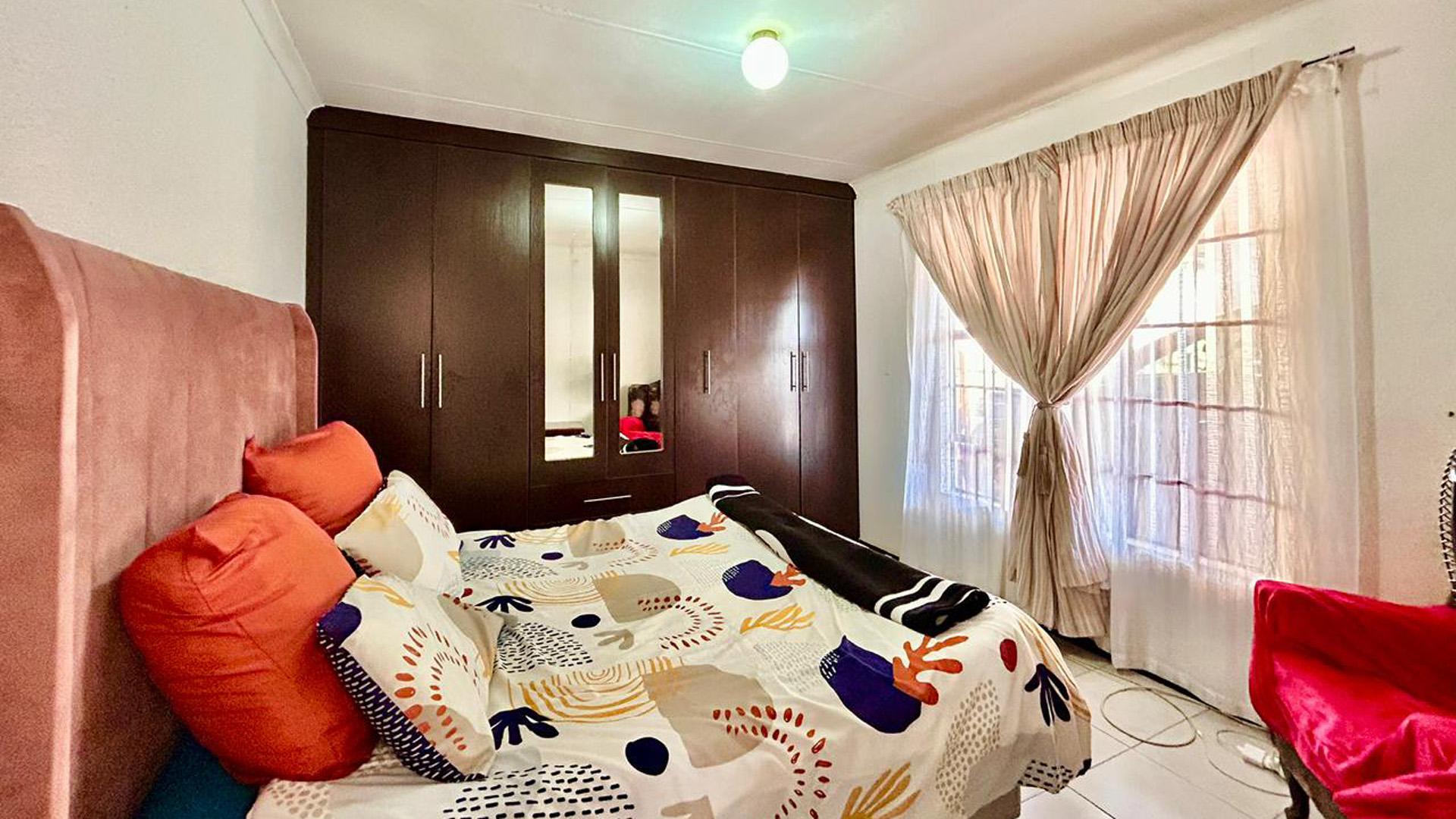 Bed Room 3 of property in Heatherview