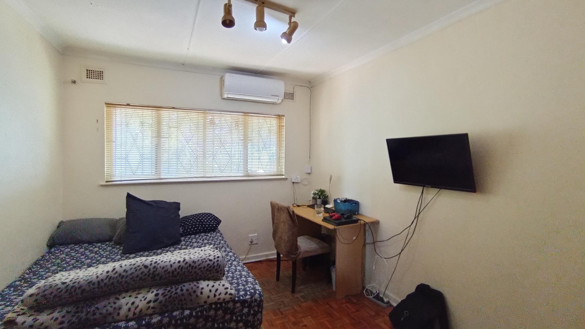 Bed Room 2 - 16 square meters of property in Burlington Heights