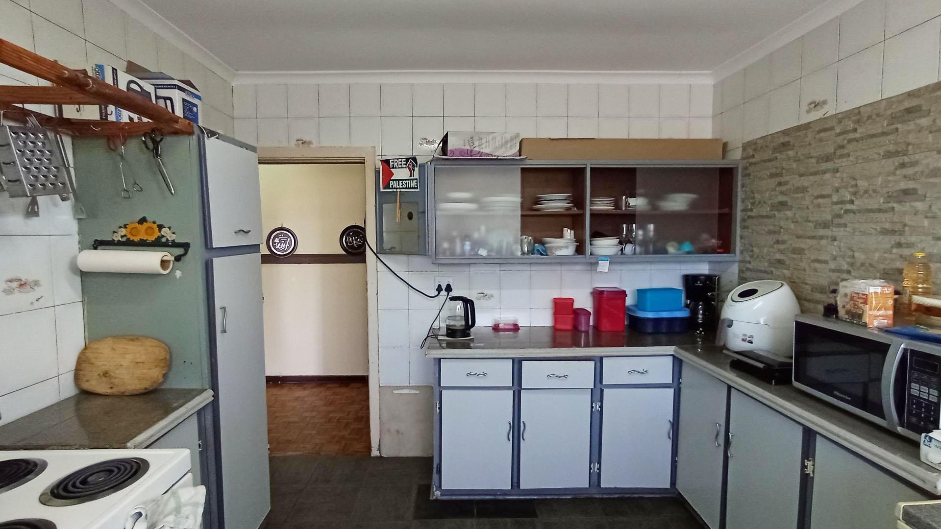 Kitchen - 16 square meters of property in Burlington Heights