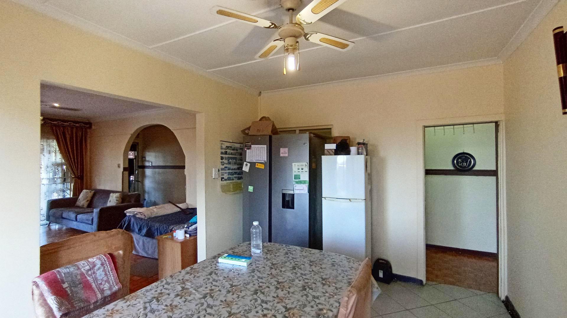 Dining Room - 15 square meters of property in Burlington Heights