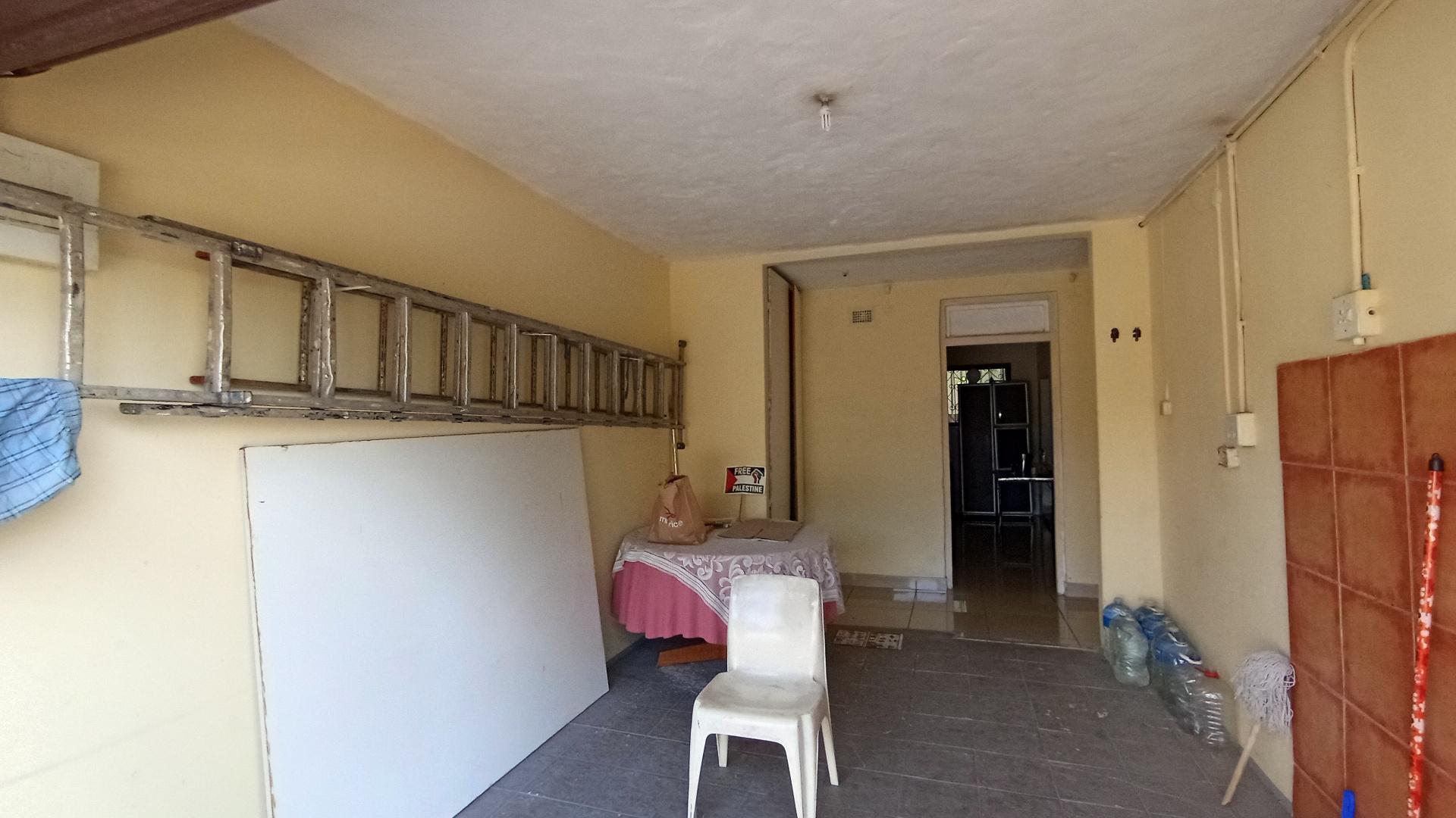 Garage of property in Burlington Heights