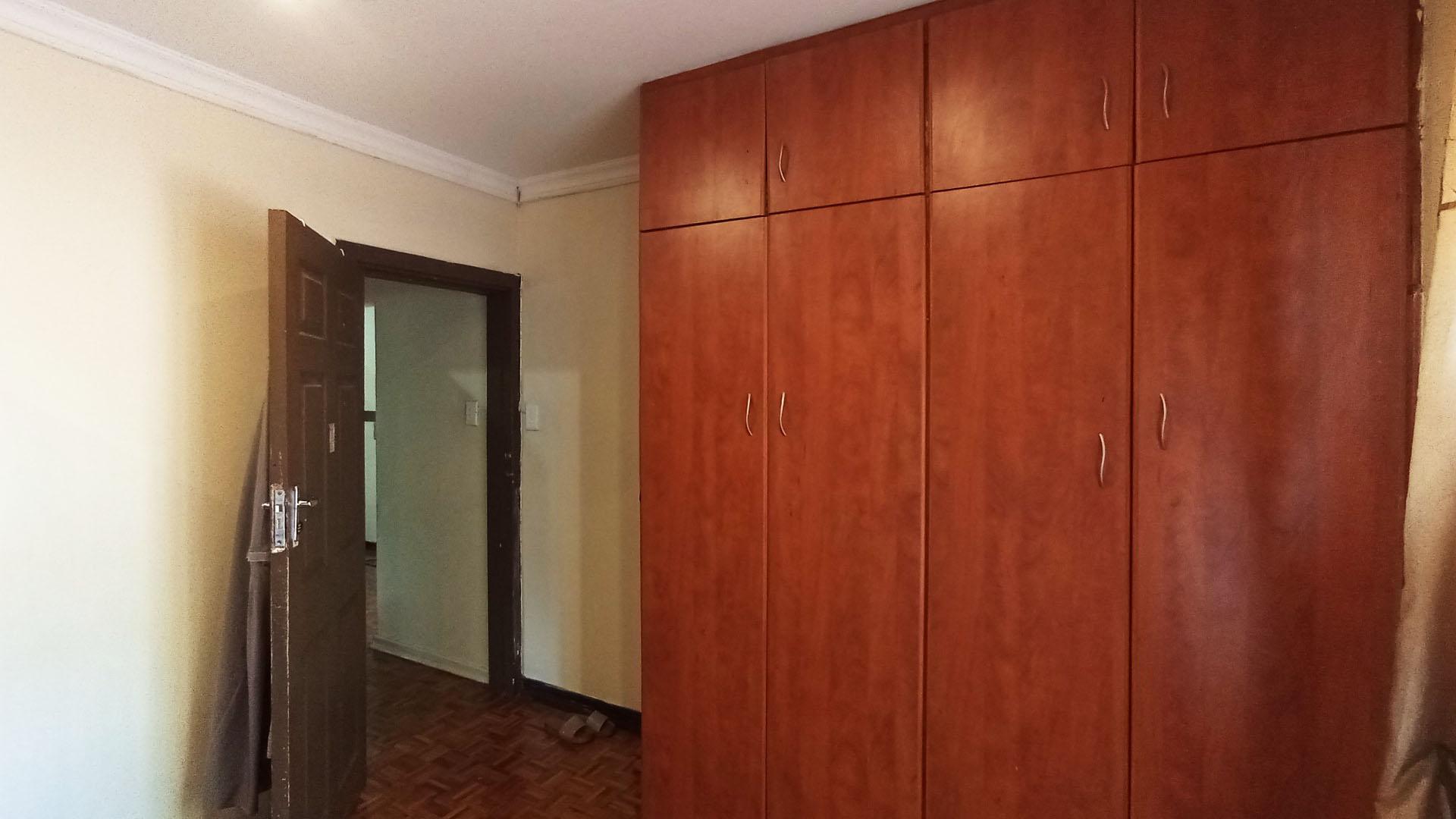 Bed Room 1 - 16 square meters of property in Burlington Heights