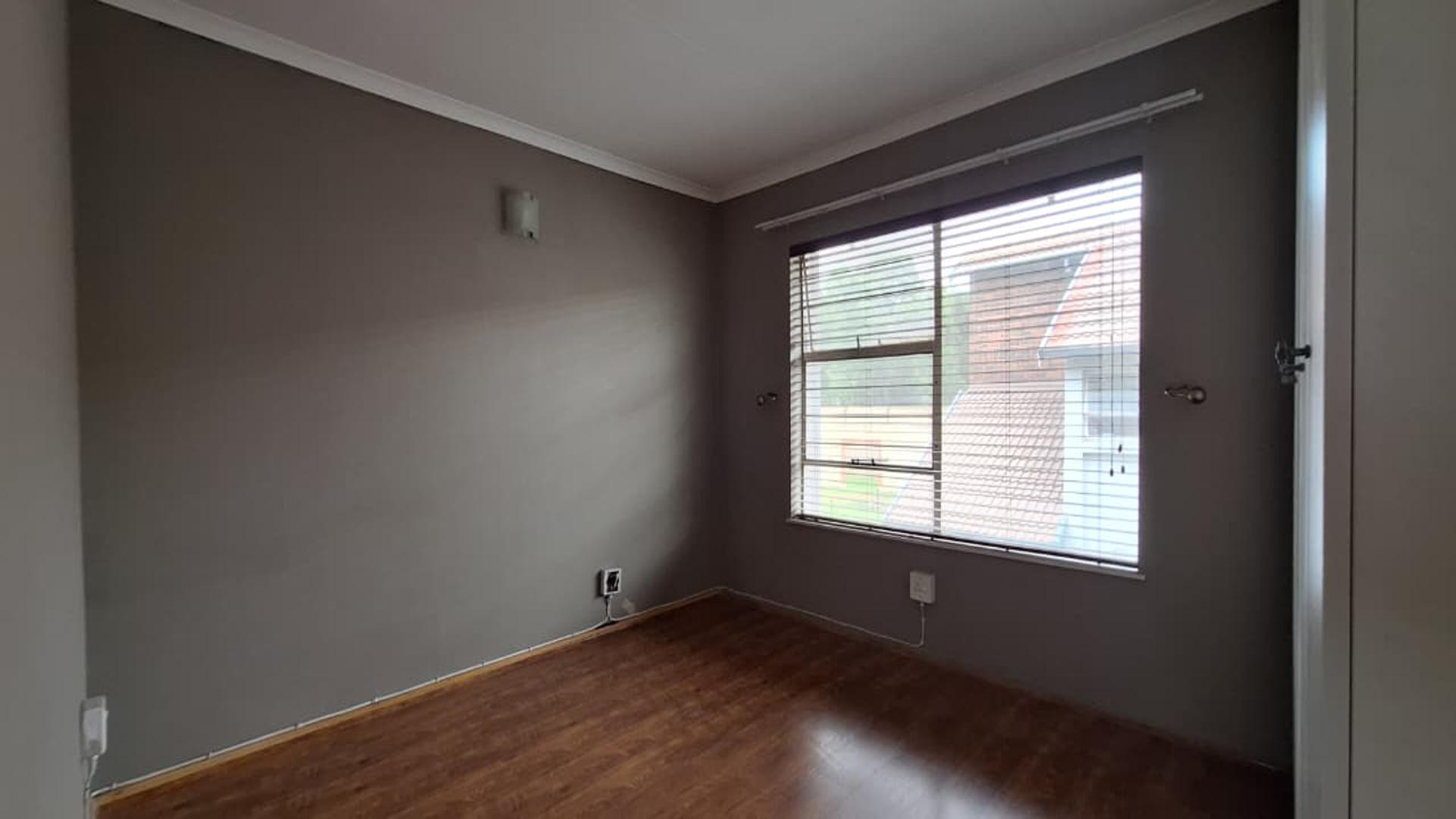 Main Bedroom - 14 square meters of property in Glen Marais