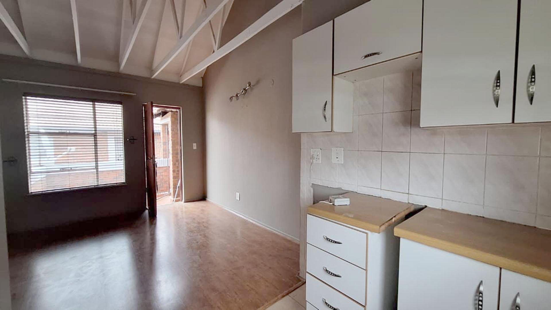 Kitchen - 6 square meters of property in Glen Marais