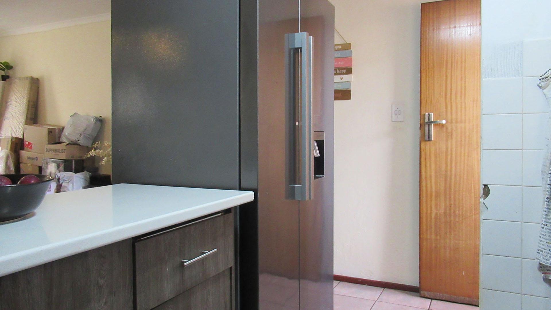 Kitchen - 7 square meters of property in Weltevreden Park