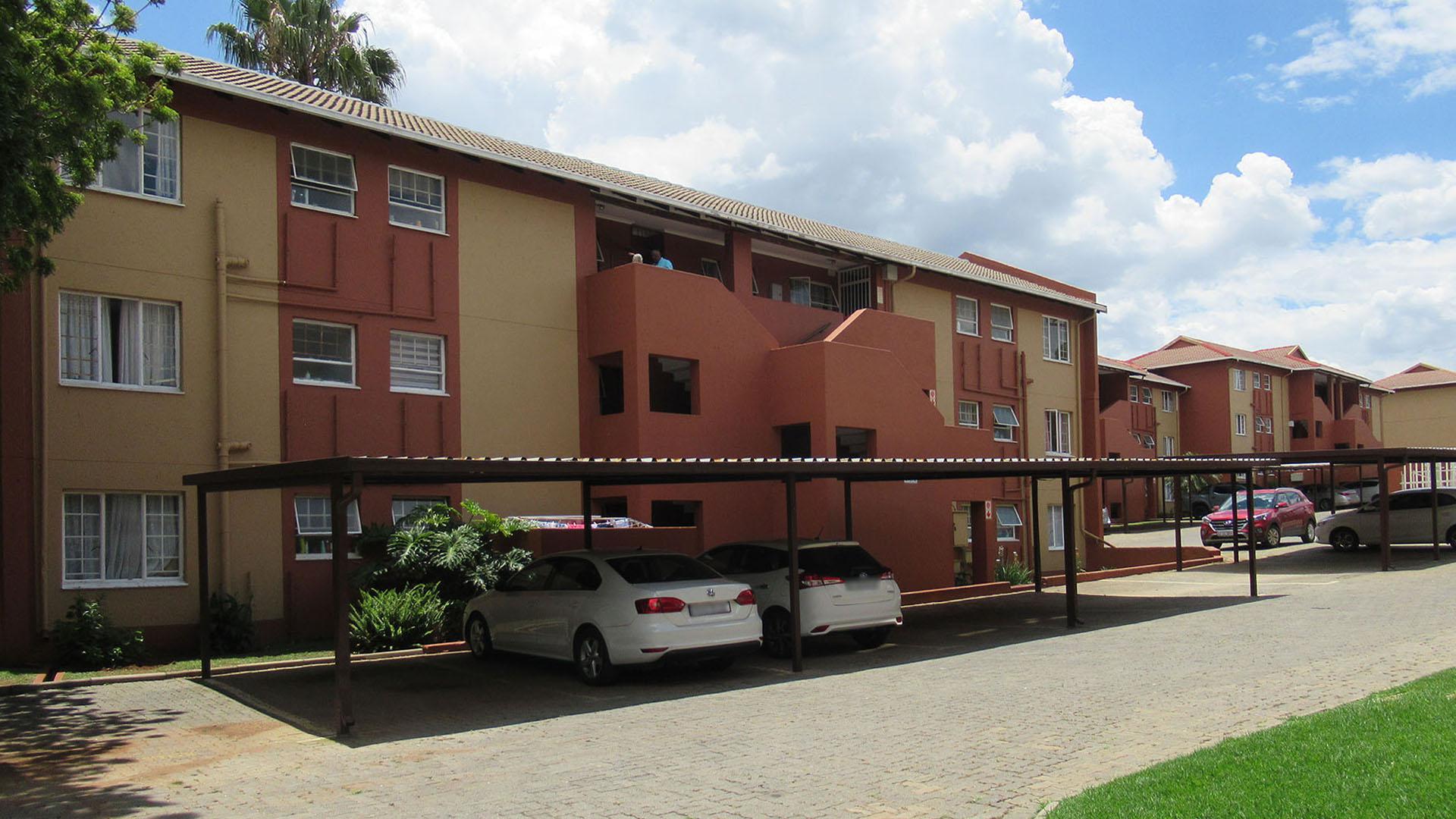 Front View of property in Weltevreden Park