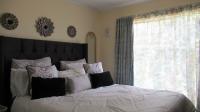 Bed Room 1 - 11 square meters of property in Weltevreden Park