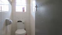 Bathroom 1 - 2 square meters of property in Weltevreden Park