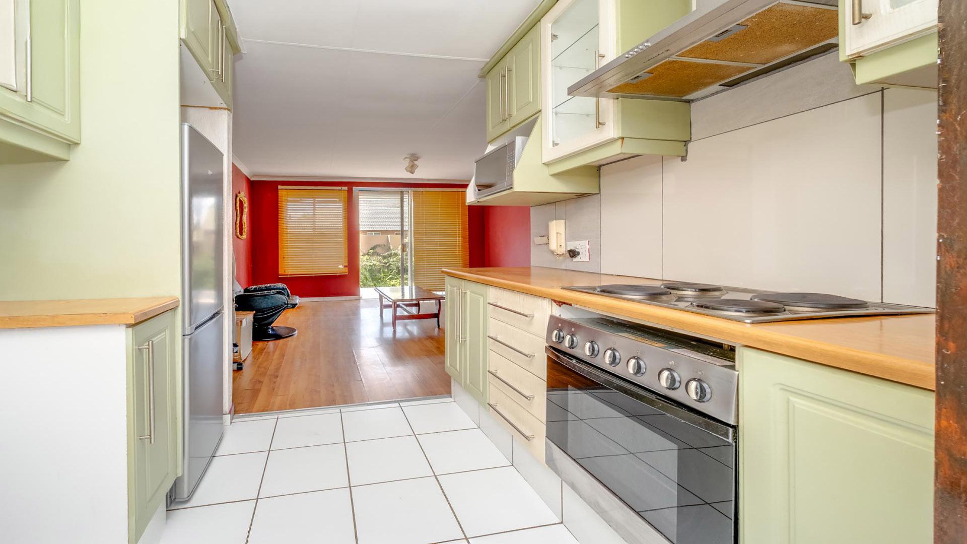 Kitchen of property in Sundowner