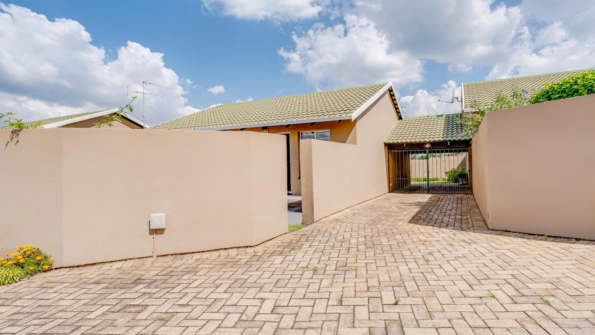 Front View of property in Sundowner