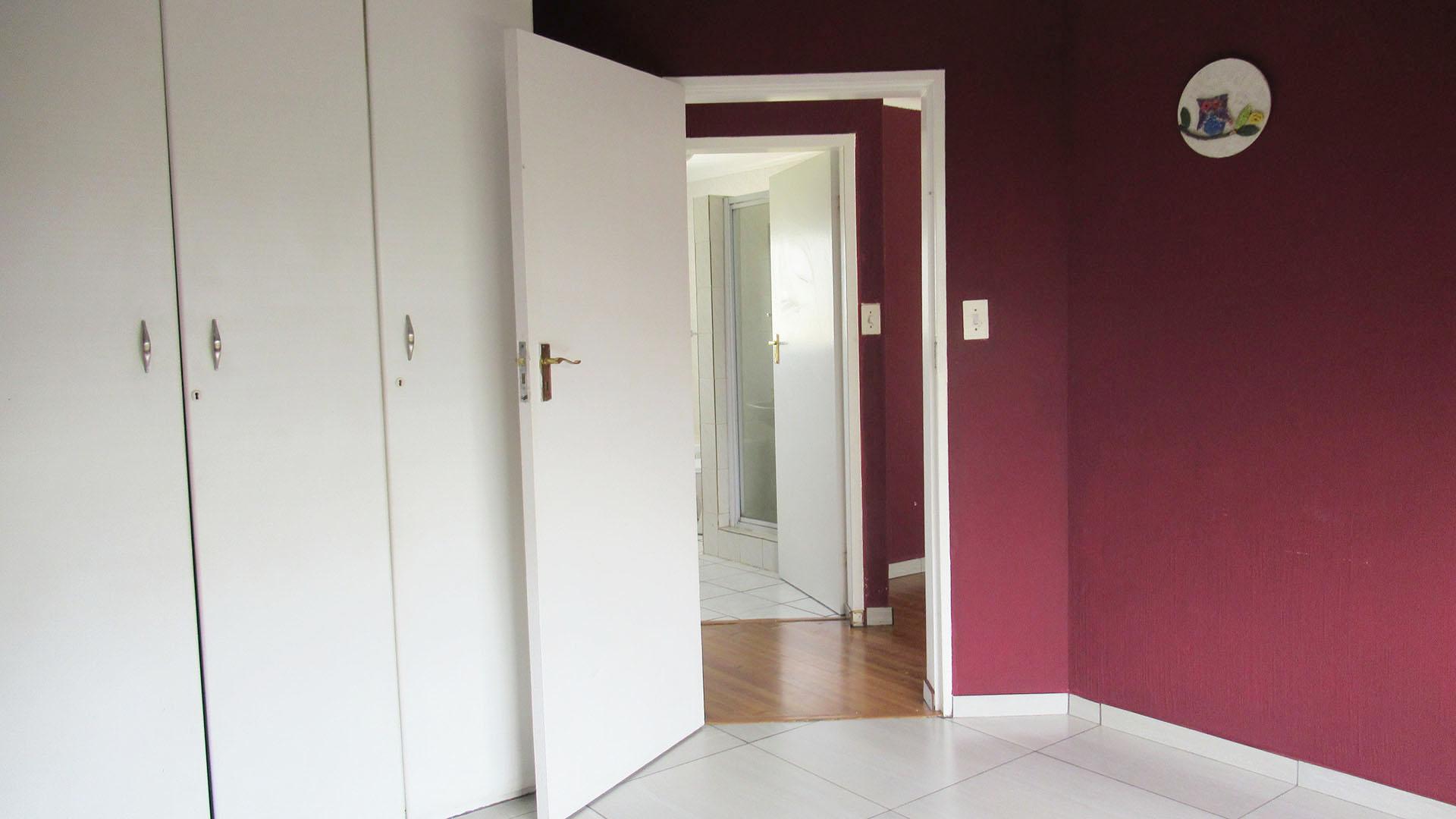 Bed Room 1 - 12 square meters of property in Sundowner