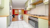 Kitchen of property in Sundowner