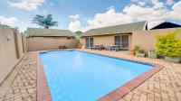 Swimming Pool of property in Sundowner
