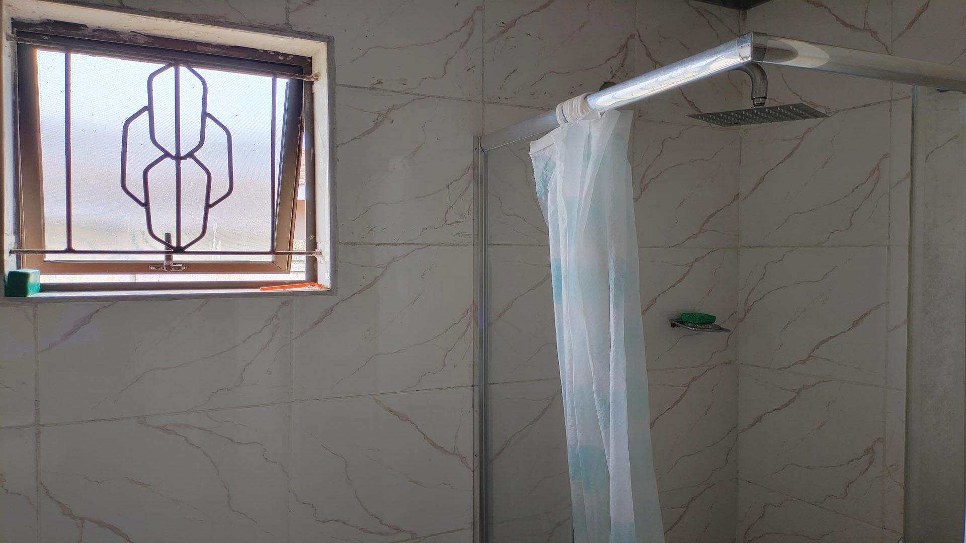 Bathroom 1 of property in Amanzimtoti 